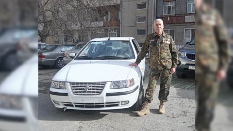 İlham Əliyev ali məktəb müəlliminə maşın bağışladı - FOTOLAR