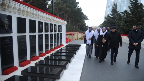 Küveytli deputatlar Şəhidlər xiyabanını ziyarət etdilər