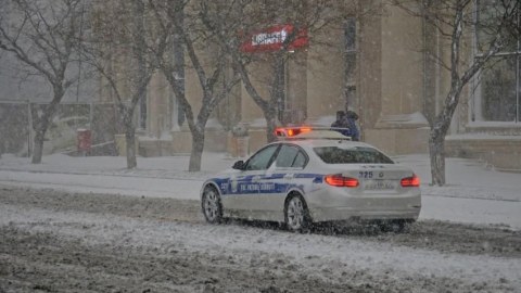 Yol polisi əlverişsiz hava şəraiti ilə bağlı müraciət etdi