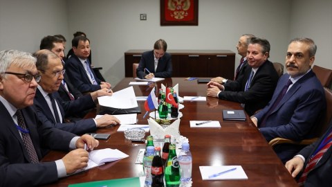 Lavrov Hakan Fidanla görüşdü