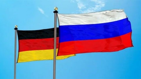 Almaniyanın müdafiə naziri Rusiya ilə müharibəyə hazırlaşmağa ÇAĞIRDI