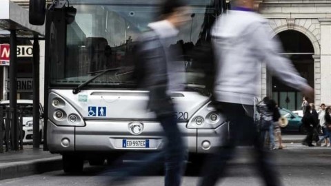 İtaliyada nəqliyyat işçiləri tətil edirlər