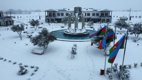 Ağ örpəyə bürünən Ağalı - FOTO