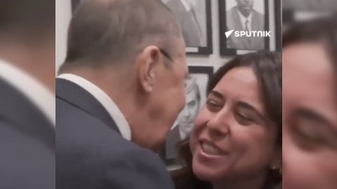 Lavrovun səmimi anları: Məndən başqasını öpüb vaxt itirmə - VİDEO