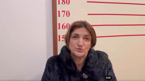 Pensiya düzəltmək adı insanları aldatdı, polis yaxaladı