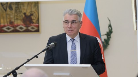 Nobel sülh mükafatı almış azərbaycanlı alim İlham Əliyevin dəstəkləyir