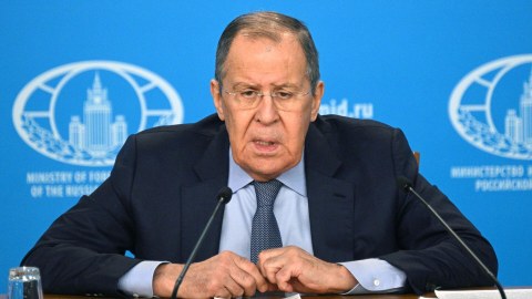 Lavrov Nyu-Yorkdan Moskvaya geri dönüb