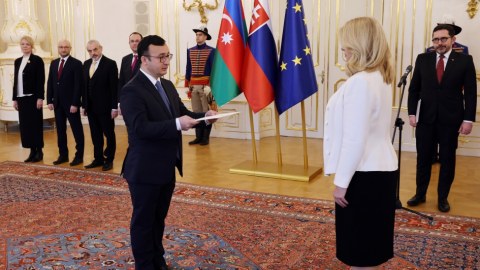 Səfirimiz etimadnaməsini Slovakiya Prezidentinə təqdim etdi