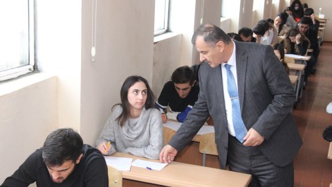 İctimai şura kollecdə imtahanların gedişini izləyib - FOTO
