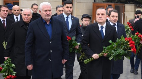 Nazir səfirliyimizə hücum zamanı ölən mühafizəçinin məzarını ziyarət etdi