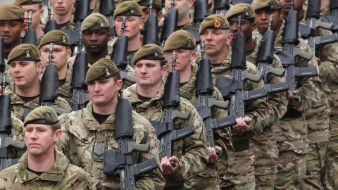 Britaniya ordusunun sayı 65 min nəfər azalıb