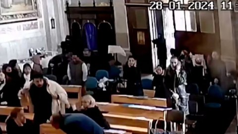 İstanbul kilsəsinə hücum edən şəxslər TUTULDU