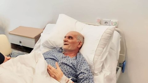 Əməkdar jurnalist xəstəxanadan çıxarılıb - Vəziyyəti ağırdı