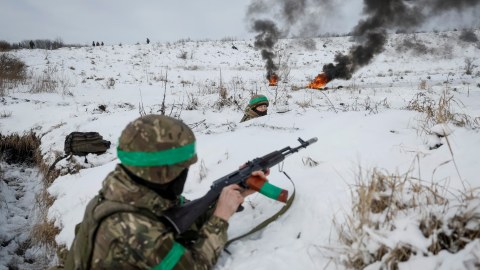 Rusiyada nikbinlik, Ukraynada korrupsiya - Müharibənin ikinci ili başa çatır...