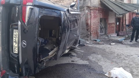 Gəncədə iki avtomobil toqquşdu - Piyada öldü