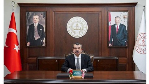 Türkiyənin təhsil naziri Fəxri və Şəhidlər xiyabanlarını ziyarət etdi