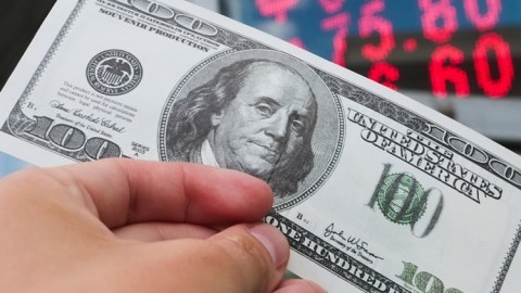 Banklar köhnə dollarları niyə almır?