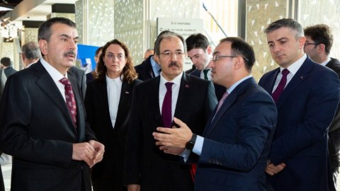 Türkiyəli nazir “ASAN xidmət”də - FOTOLAR