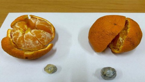 Təcridxanaya mandarinin içində narkotik keçirmək istədi