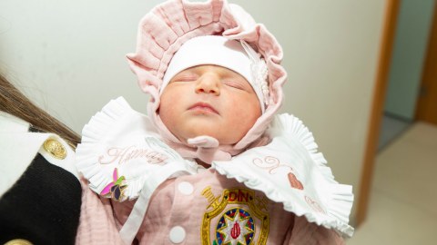 Şəhid hərbçimizin övladı dünyaya gəldi - FOTO
