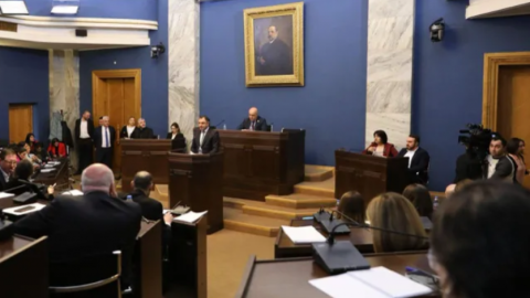 Gürcüstanda yeni hökumətə etimad proseduruna başlanıb