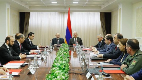 Paşinyan Ermənistan Təhlükəsizlik Şurasını topladı 