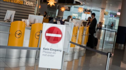 Aviaşirkətin işçiləri tətil edir: Maaşımızı inflyasiyaya uyğunlaşdırın!