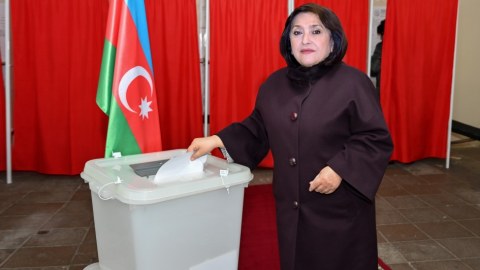 Sahibə Qafarova bu seçki məntəqəsində səs verdi - FOTOLAR