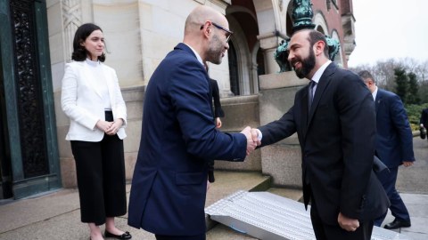 Mirzoyan Cepelakla görüşdü