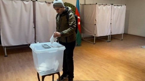 Macarıstandakı səfirliyimizdə seçicilərin 80 faizdən çoxu səs verib