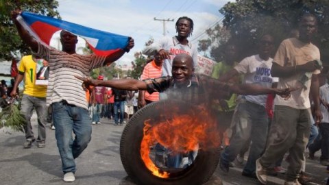 Haitidəki iğtişaşlarda 10 nəfər ÖLÜB