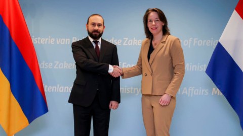 Mirzoyan Niderlandda Azərbaycanla münasibətlərdən danışdı