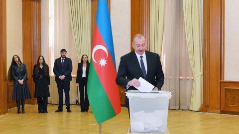 Ağsaqqallar Şurası İlham Əliyevi təbrik etdi 
