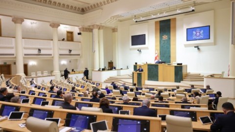 Parlament yeni hökumətə "hə" dedi