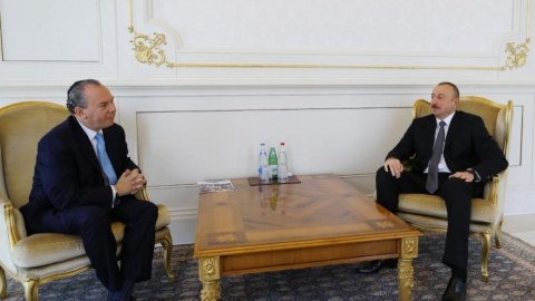 Mark Şnayer İlham Əliyevi təbrik etdi