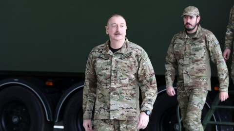 İlham Əliyev və oğlu hərbi obyektlərdə olublar - FOTOLAR