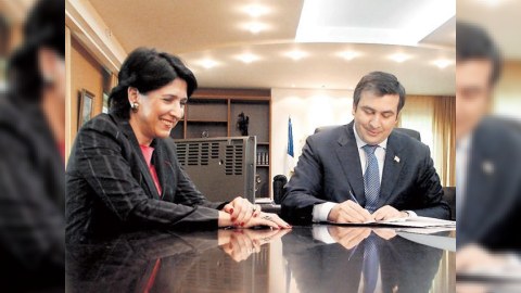 Saakaşvilidən həmkarına tövsiyə: Küçələrə çıxın!