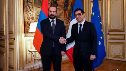 Mirzoyan fransalı həmkarı ilə görüşdü 