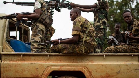 Silahlılar 50 nəfəri öldürdü 