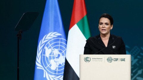 Macarıstan Prezidenti əfvə görə istefa verdi 