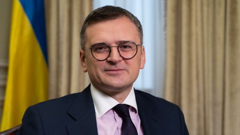 Xarici işlər nazirini it dişlədi - FOTO