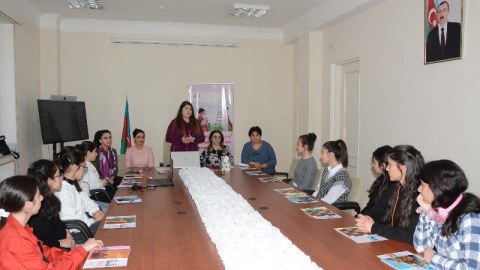 Lerikdə gənc qızlar üçün təlimlər keçirilib