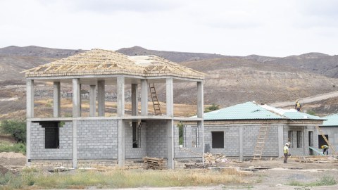 Laçın və Kəlbəcərdə üç yaşayış məntəqəsinin tikintisinə başlanılır