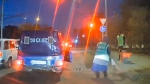 Maşından yola zibil atan şəxs cəzalandırıldı - VİDEO