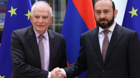 Borrell Brüsselin Bakı ilə danışıqların bərpasına tərəfdar olduğunu bildirib