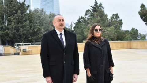 İlham Əliyevlə Mehriban Əliyeva Şəhidlər xiyabanında