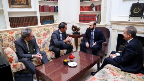 Mirzoyan Stoltenberqin xüsusi nümayəndəsi ilə görüşüb