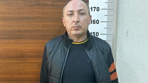 İnsanları tibbi avadanlıq gətirmək vədi ilə aldatdı
