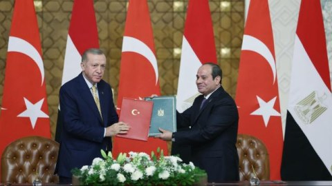 Sisi apreldə Türkiyəyə gəlir