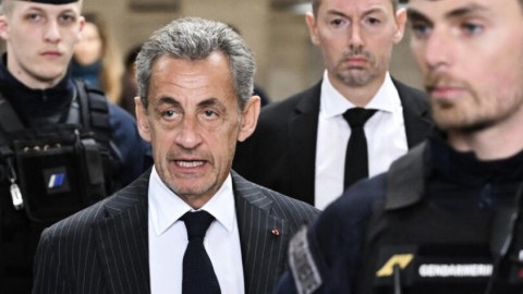 Sarkozi HƏBS EDİLDİ